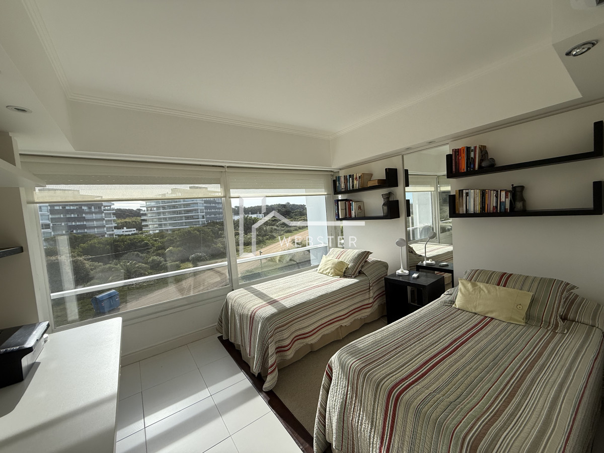 Apartamento ID.362 - Alquiler de hermoso apto, planta amplia y luminosa en Playa Brava