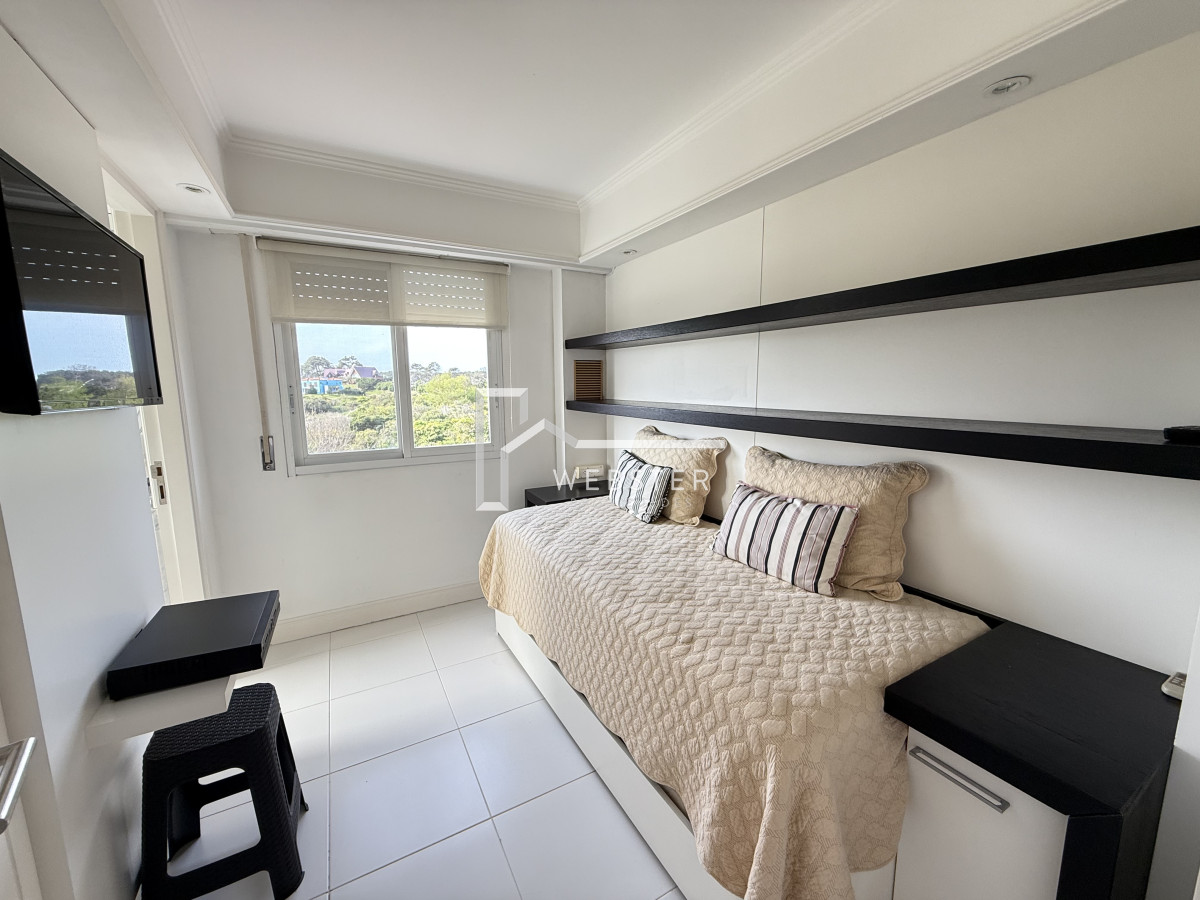 Apartamento ID.362 - Alquiler de hermoso apto, planta amplia y luminosa en Playa Brava