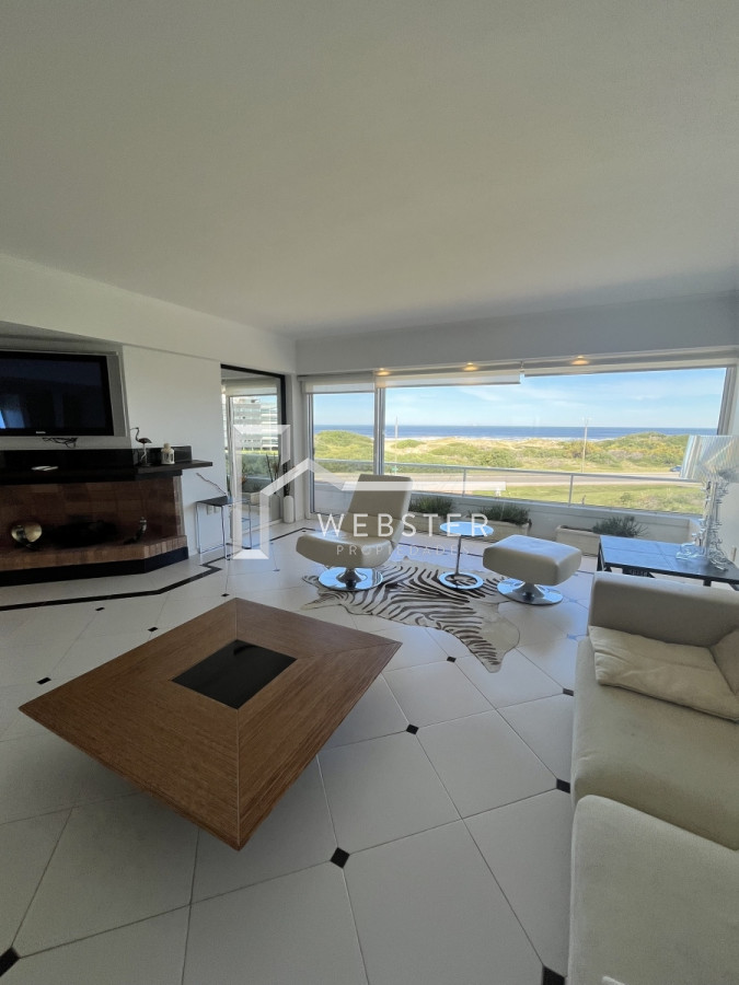 Apartamento ID.1316 - Alquiler Anual espectacular apto en la rambla de la Brava!