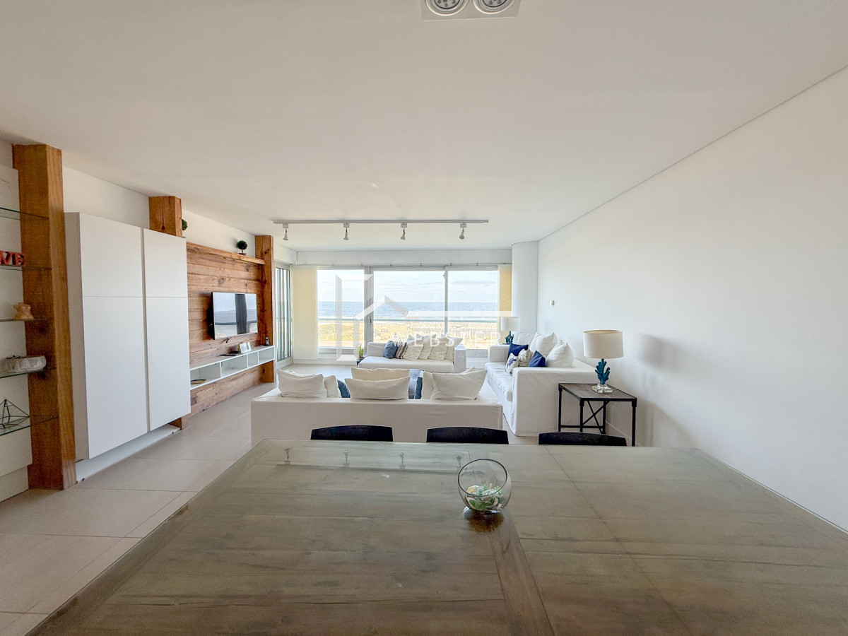 Apartamento ID.1031 - Luminoso y cómodo apartamento en primera linea Playa Brava 