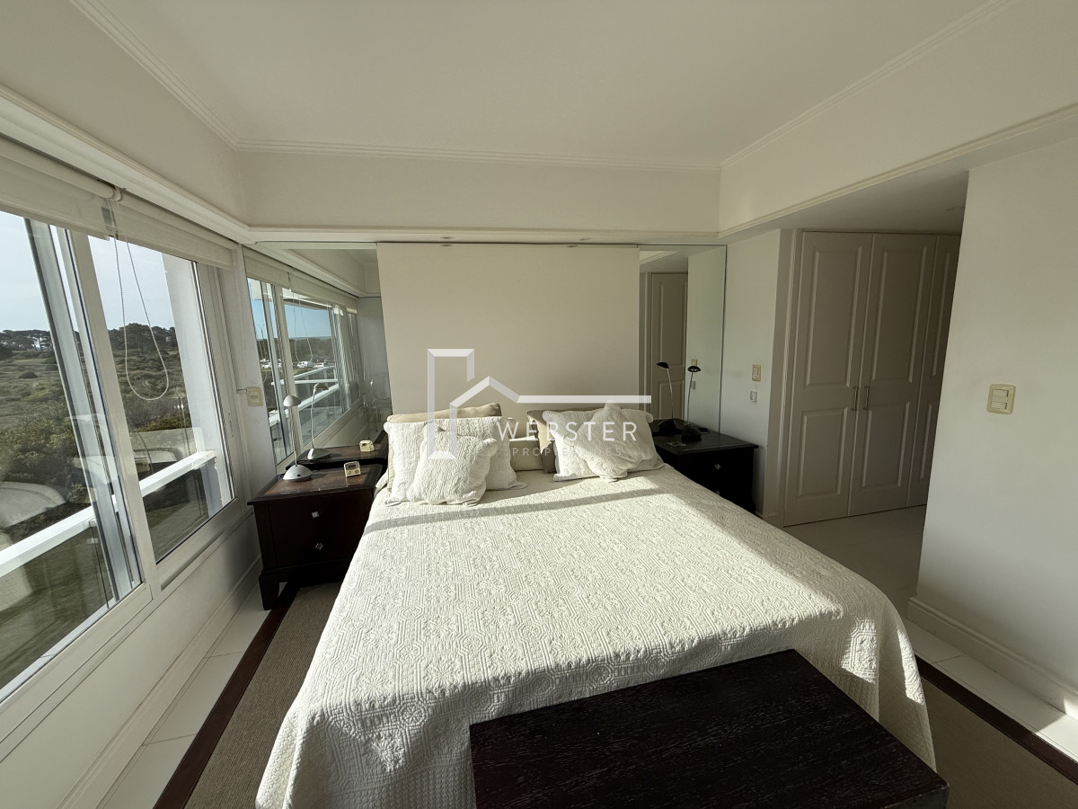 Apartamento ID.362 - Alquiler de hermoso apto, planta amplia y luminosa en Playa Brava