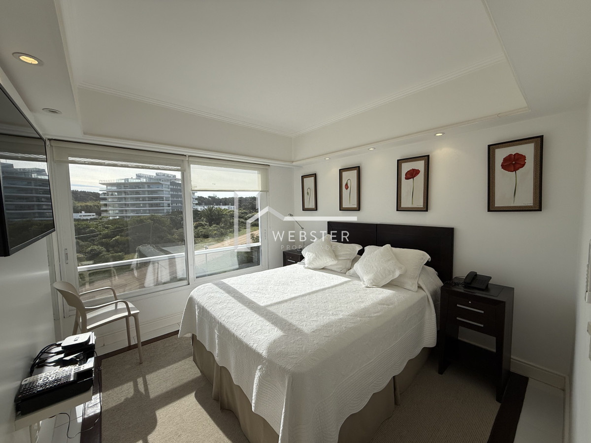 Apartamento ID.362 - Alquiler de hermoso apto, planta amplia y luminosa en Playa Brava