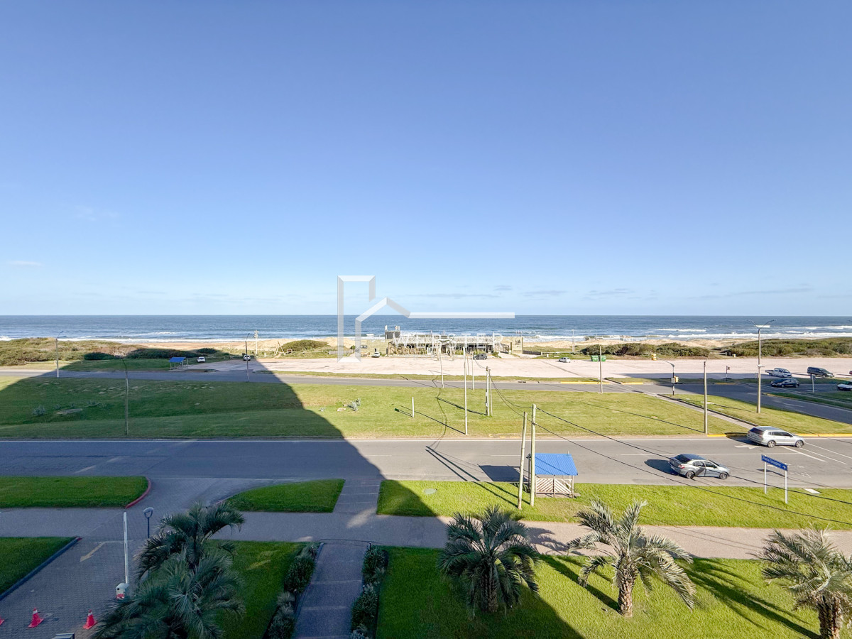 Apartamento ID.1031 - Luminoso y cómodo apartamento en primera linea Playa Brava 