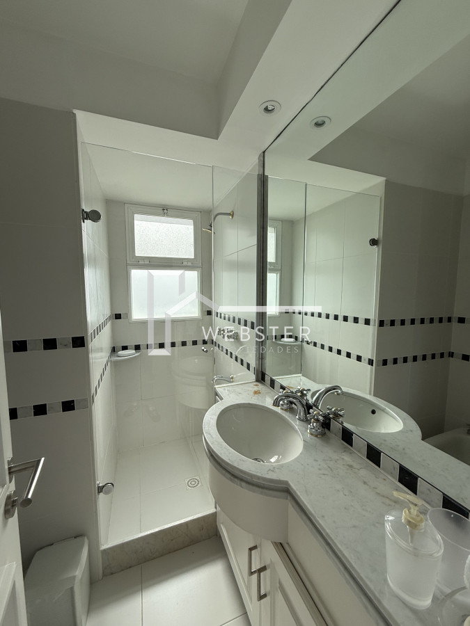 Apartamento ID.362 - Alquiler de hermoso apto, planta amplia y luminosa en Playa Brava