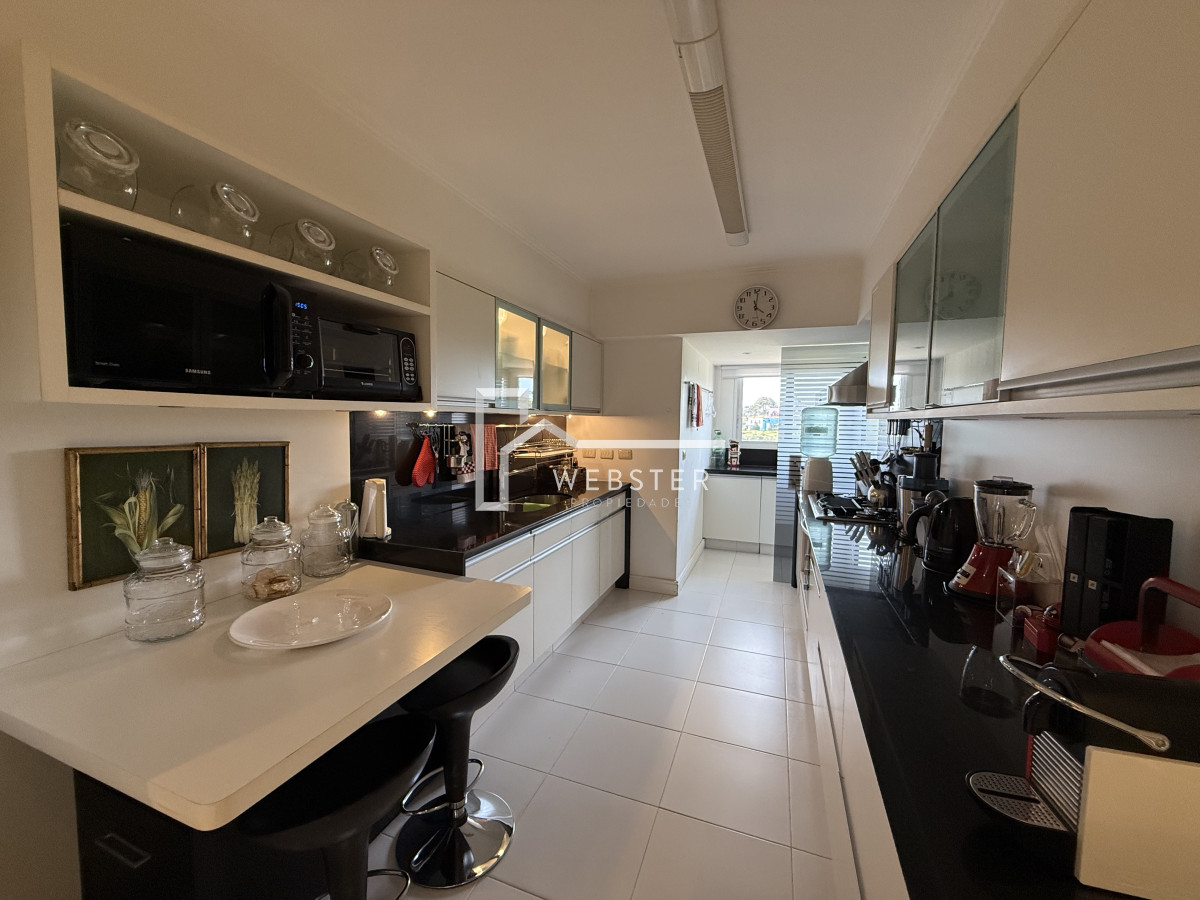 Apartamento ID.362 - Alquiler de hermoso apto, planta amplia y luminosa en Playa Brava