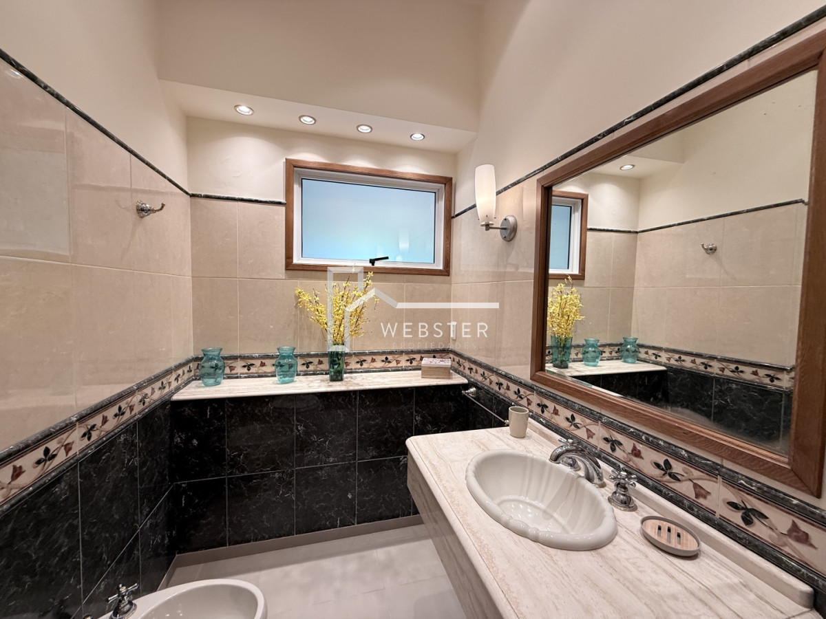 Casa ID.2679 - Venta y alquiler anual casa a pasos de la playa Mansa 