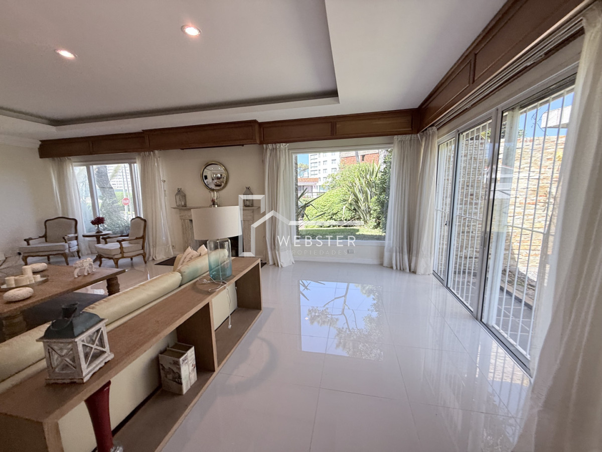 Casa ID.2679 - Venta y alquiler anual casa a pasos de la playa Mansa 