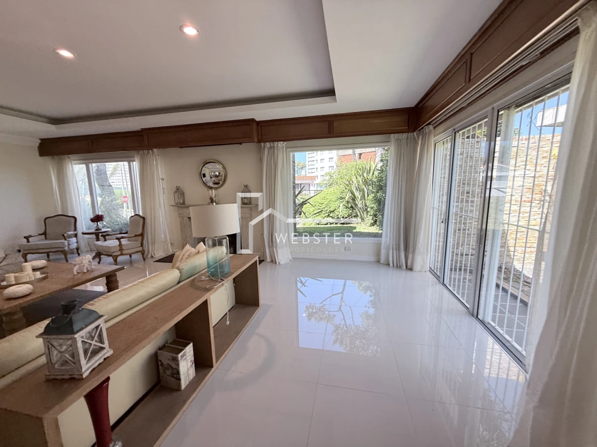 Casa ID.2679 - Venta y alquiler anual casa a pasos de la playa Mansa 