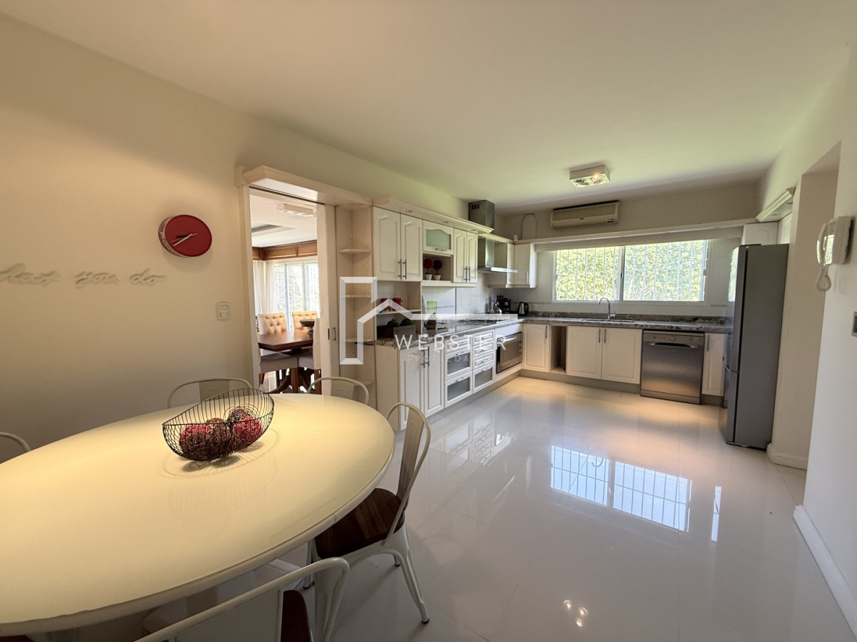 Casa ID.2679 - Venta y alquiler anual casa a pasos de la playa Mansa 