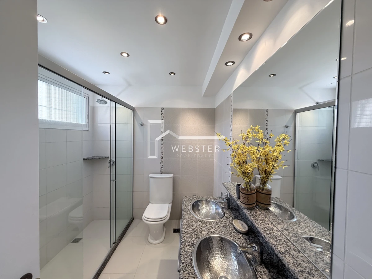 Casa ID.2679 - Venta y alquiler anual casa a pasos de la playa Mansa 