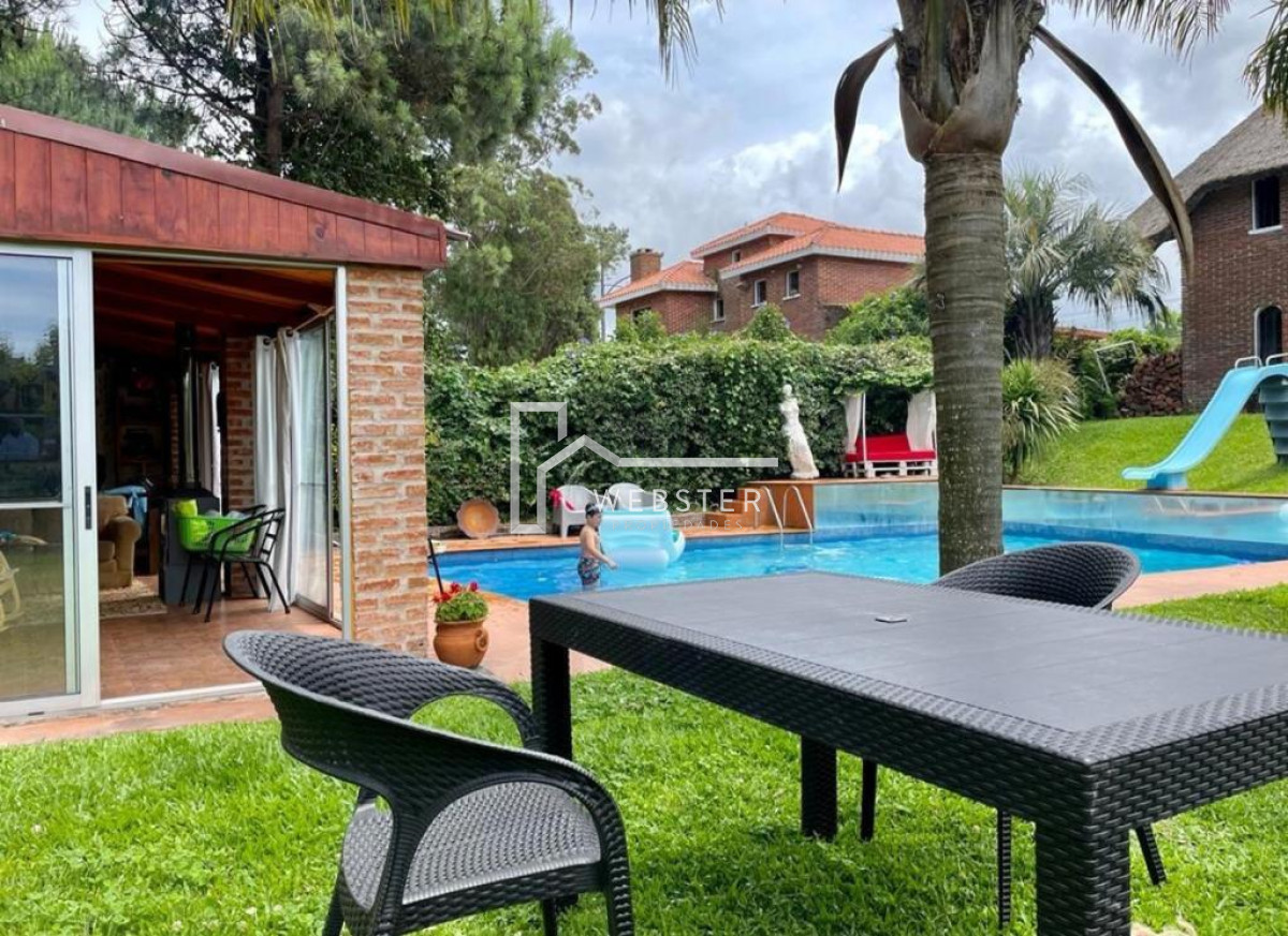 Casa ID.552 - Completo quincho disponible en alquiler anual 