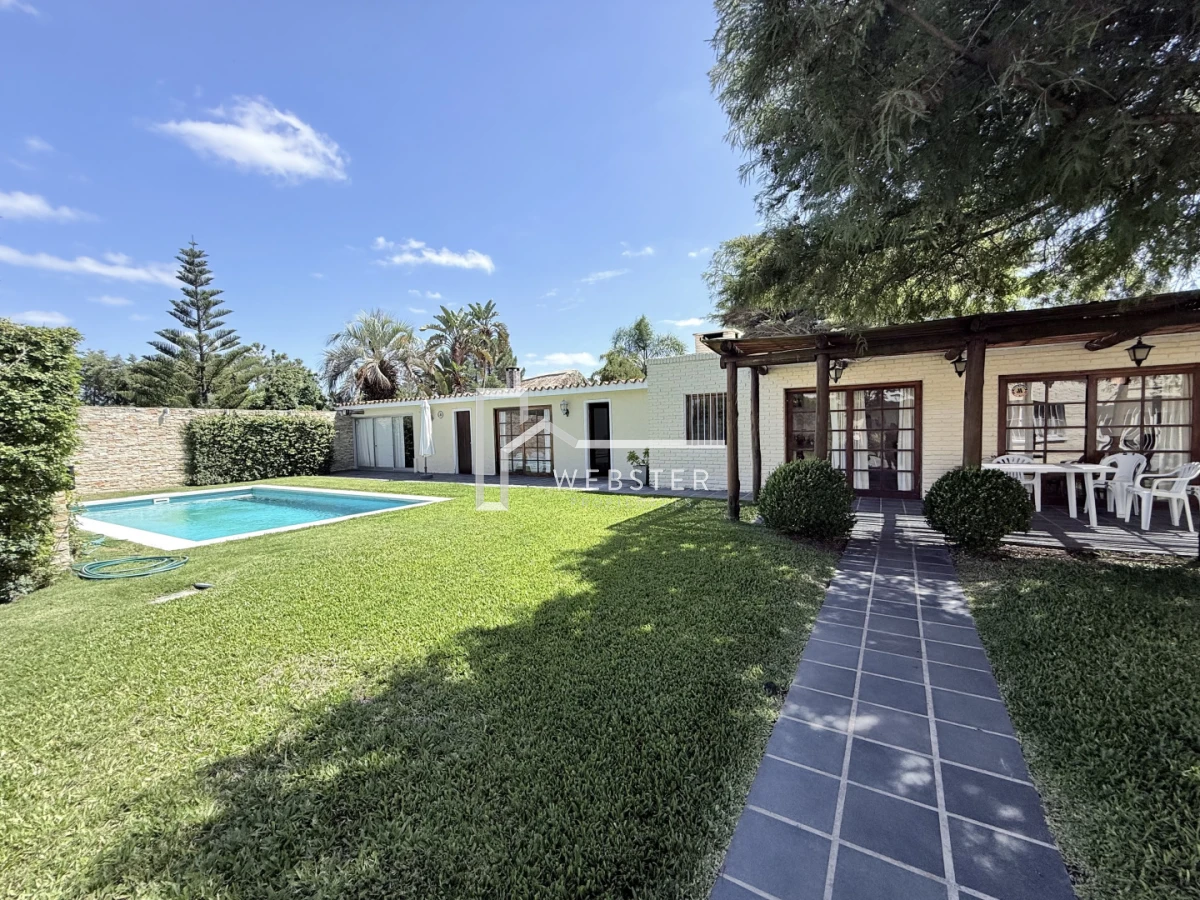 Casa ID.2679 - Venta y alquiler anual casa a pasos de la playa Mansa 