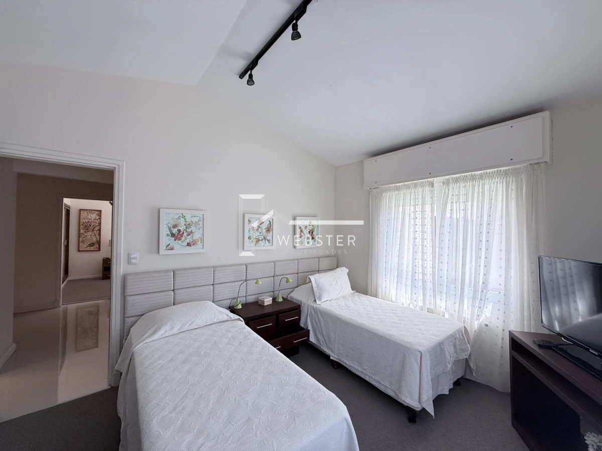 Casa ID.2679 - Venta y alquiler anual casa a pasos de la playa Mansa 