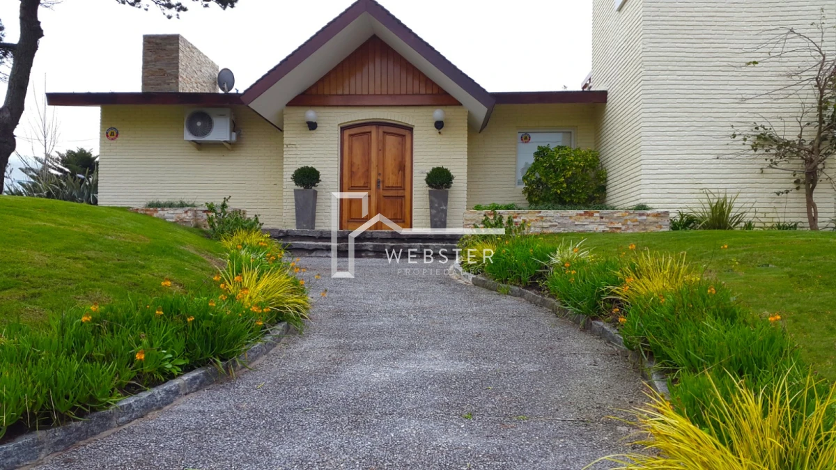 Casa ID.2679 - Venta y alquiler anual casa a pasos de la playa Mansa 