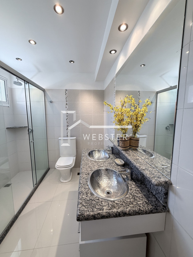 Casa ID.2679 - Venta y alquiler anual casa a pasos de la playa Mansa 