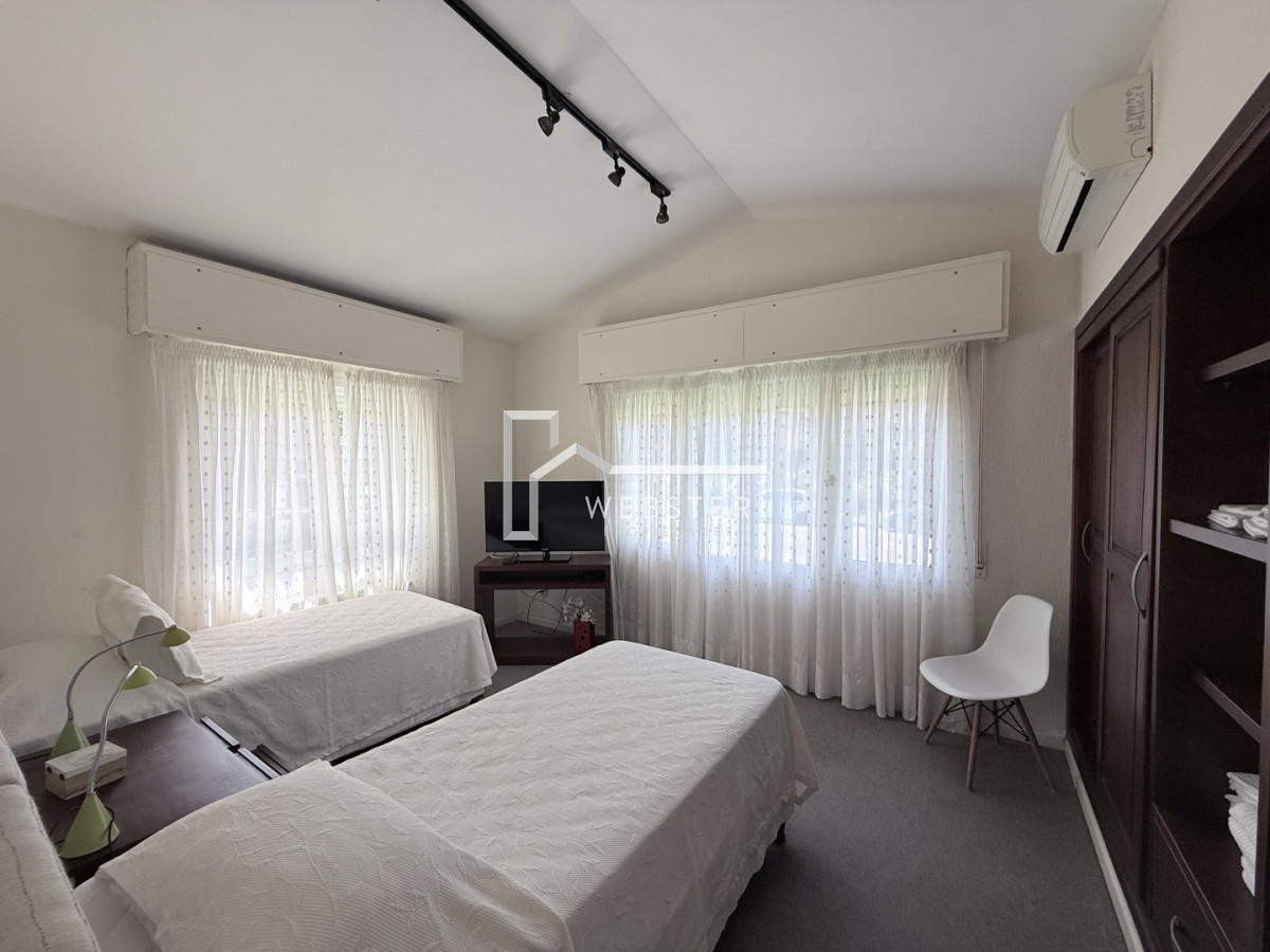 Casa ID.2679 - Venta y alquiler anual casa a pasos de la playa Mansa 