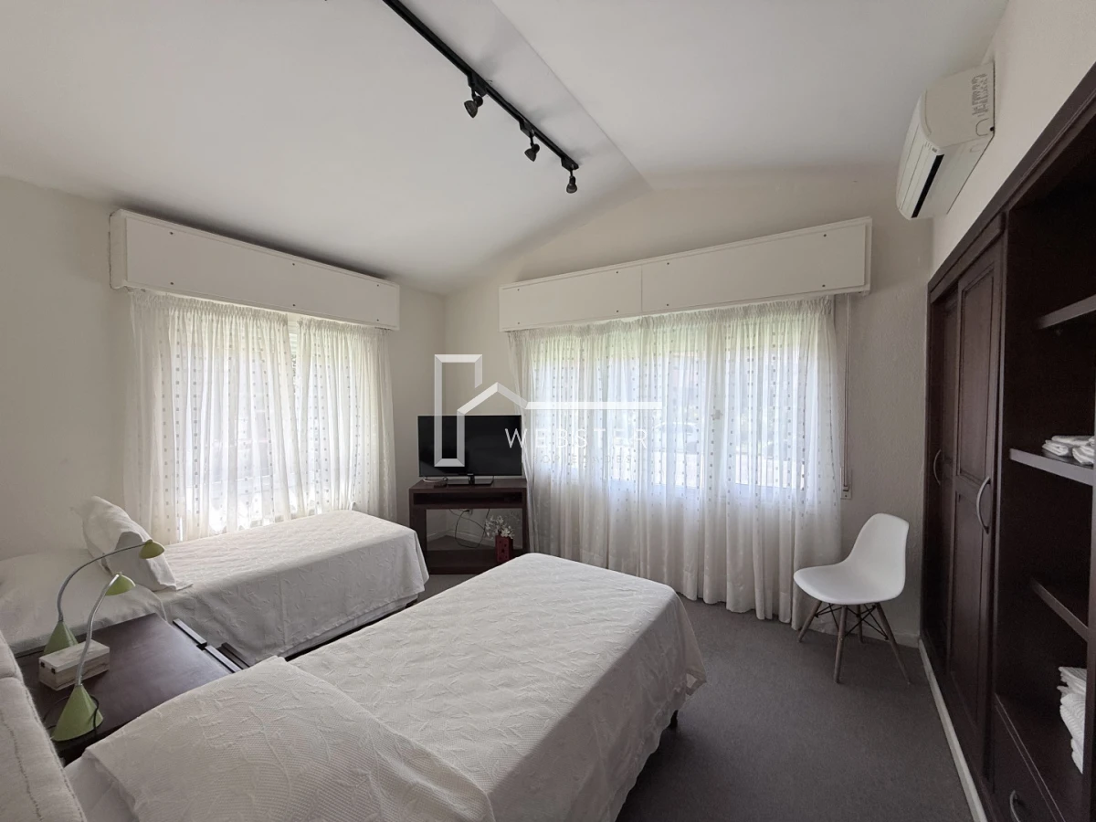 Casa ID.2679 - Venta y alquiler anual casa a pasos de la playa Mansa 