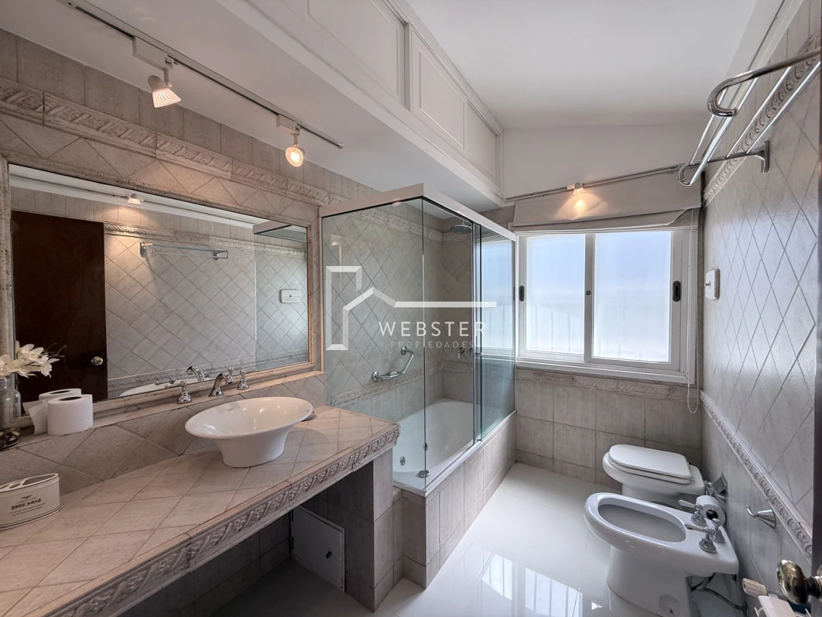 Casa ID.2679 - Venta y alquiler anual casa a pasos de la playa Mansa 