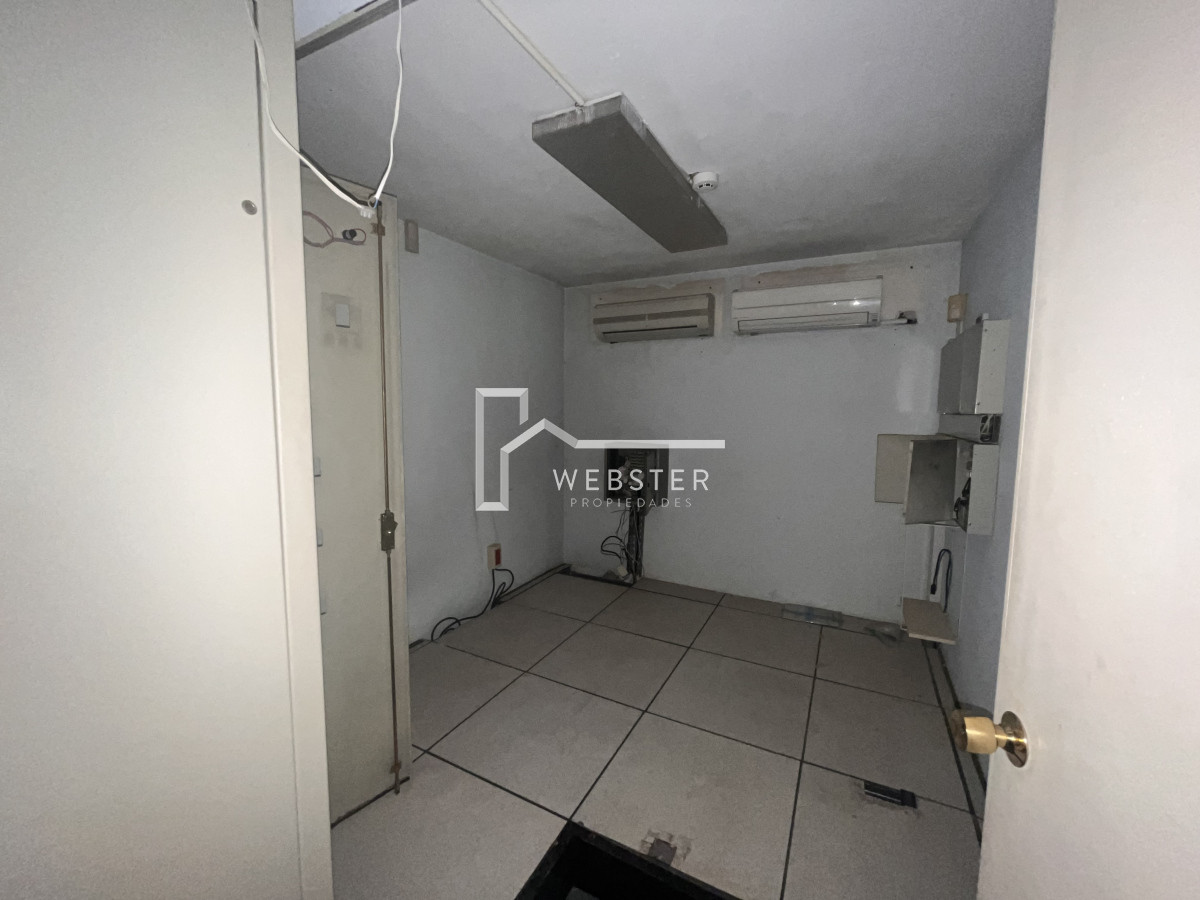 Local Comercial ID.1774 - Local en Punta del Este, Roosevelt
