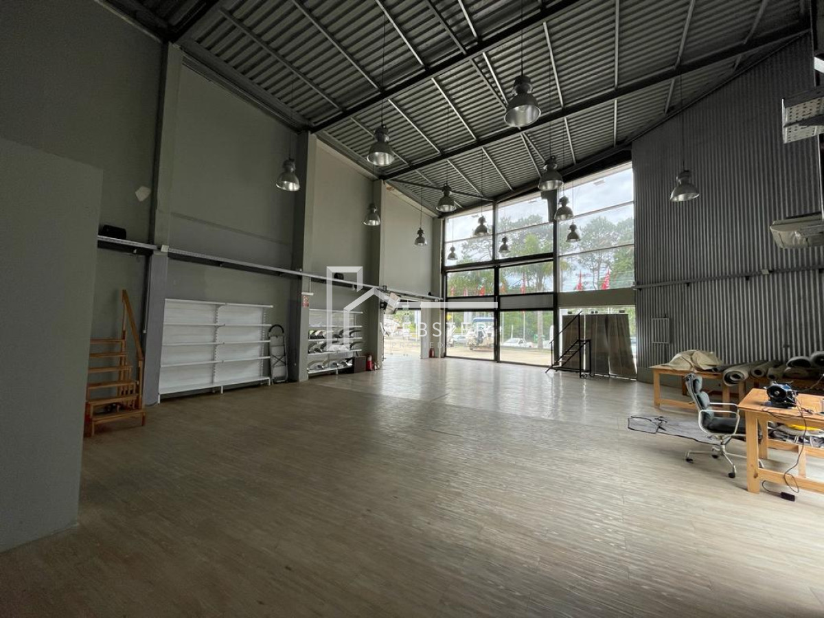 Local Comercial ID.605 - Amplio local disponible en alquiler anual 