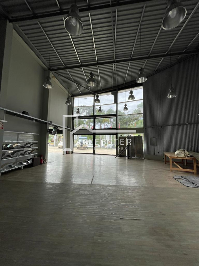 Local Comercial ID.605 - Amplio local disponible en alquiler anual 