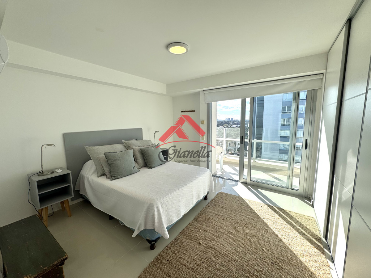 Apartamento ID.2222 - Apartamento en venta de 3 dormitorios en Aidy Grill Playa Brava Punta del Este