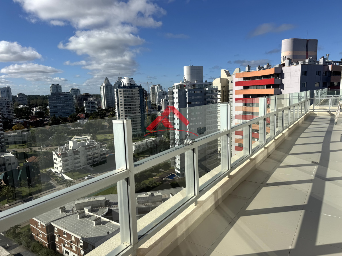 Apartamento ID.2222 - Apartamento en venta de 3 dormitorios en Aidy Grill Playa Brava Punta del Este