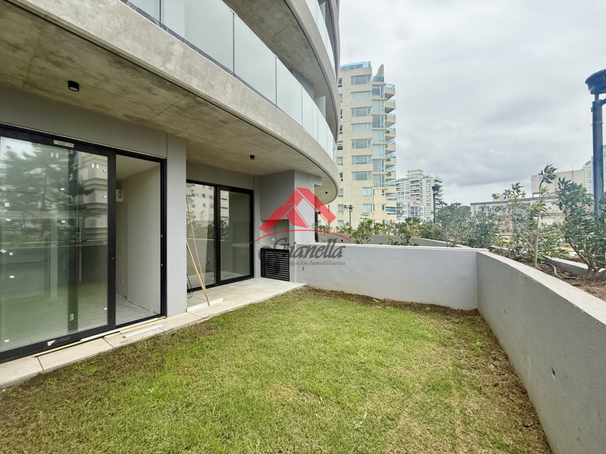 Apartamento ID.2221 - Apartamento de 2 dormitorios en venta, Playa Brava, Punta del Este