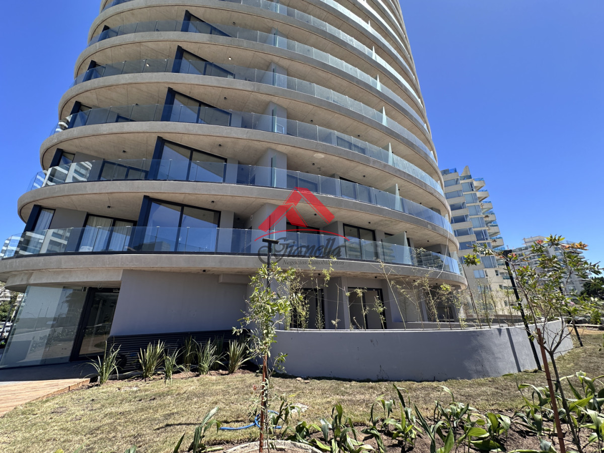 Apartamento ID.2221 - Apartamento de 2 dormitorios en venta, Playa Brava, Punta del Este