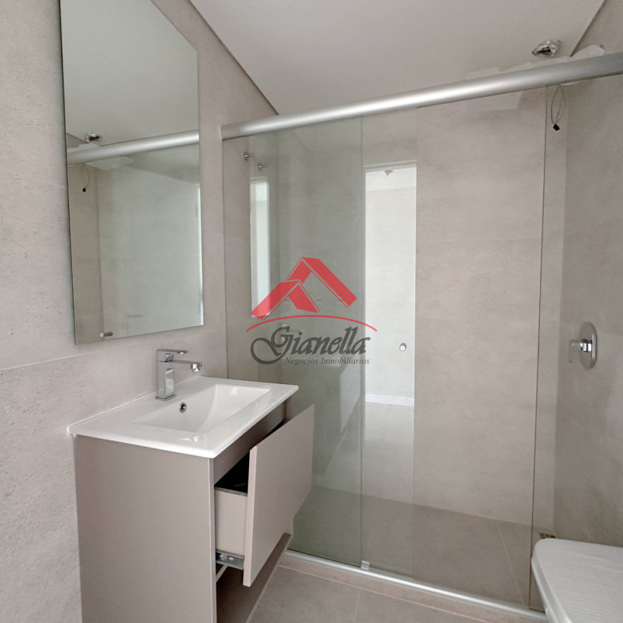 Apartamento ID.2221 - Apartamento de 2 dormitorios en venta, Playa Brava, Punta del Este