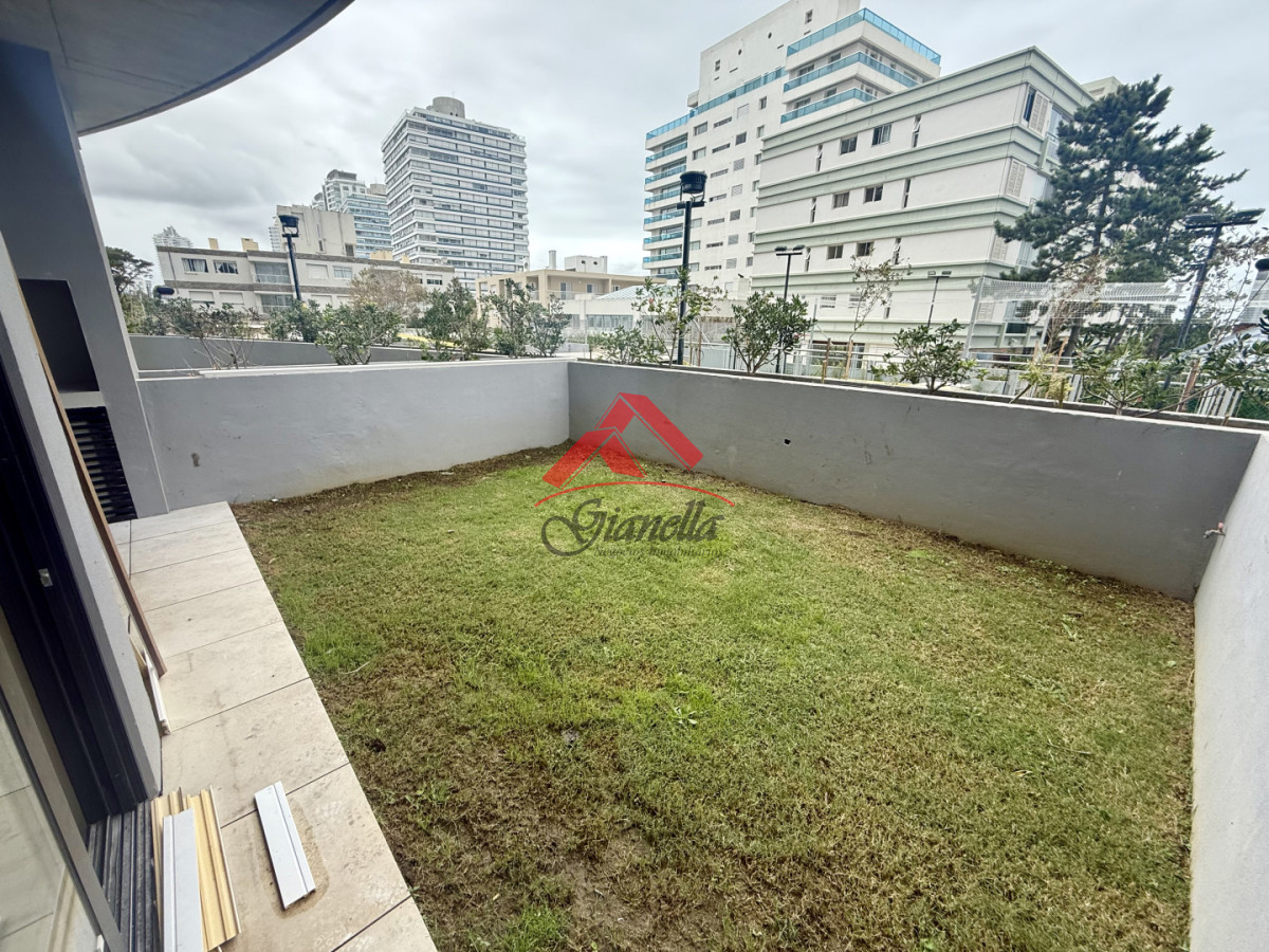 Apartamento ID.2221 - Apartamento de 2 dormitorios en venta, Playa Brava, Punta del Este