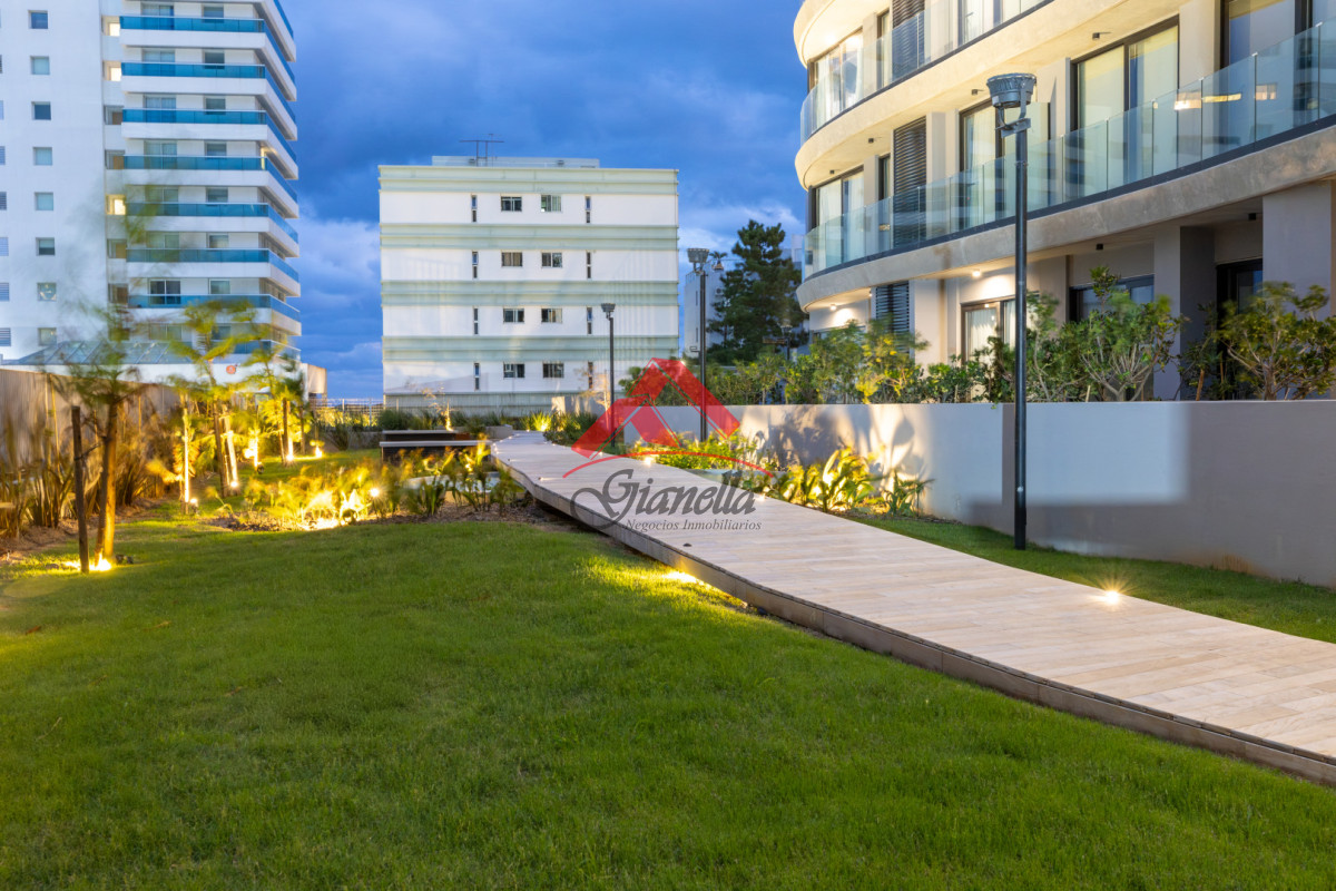 Apartamento ID.2221 - Apartamento de 2 dormitorios en venta, Playa Brava, Punta del Este