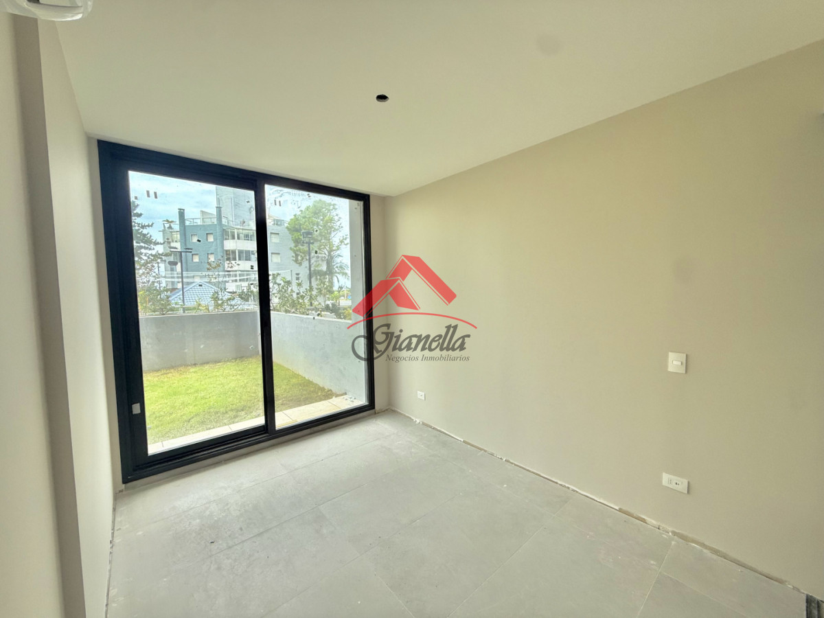 Apartamento ID.2221 - Apartamento de 2 dormitorios en venta, Playa Brava, Punta del Este