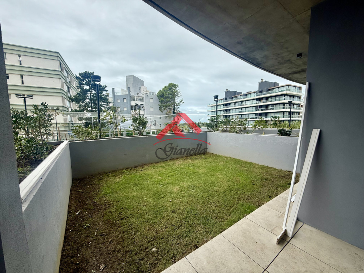 Apartamento ID.2221 - Apartamento de 2 dormitorios en venta, Playa Brava, Punta del Este