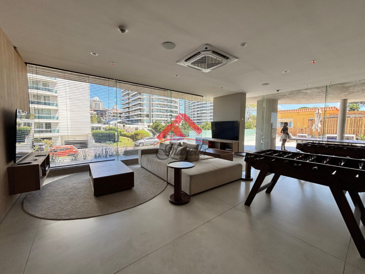 Apartamento ID.2221 - Apartamento de 2 dormitorios en venta, Playa Brava, Punta del Este