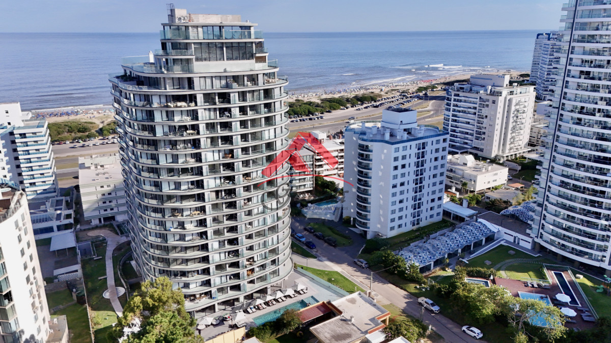 Apartamento ID.2221 - Apartamento de 2 dormitorios en venta, Playa Brava, Punta del Este