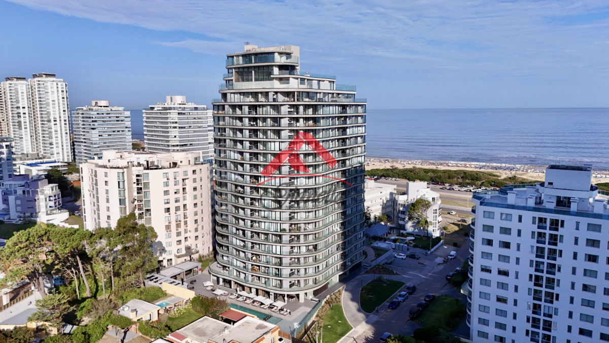 Apartamento ID.2221 - Apartamento de 2 dormitorios en venta, Playa Brava, Punta del Este