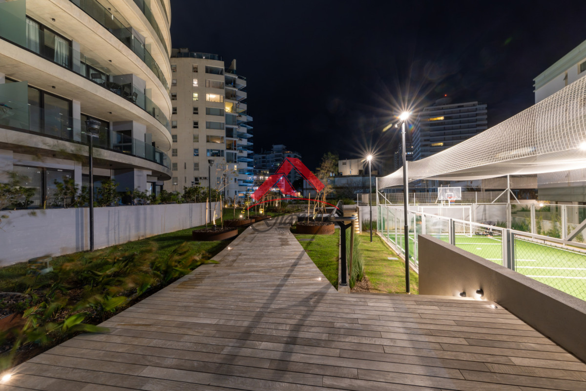 Apartamento ID.2221 - Apartamento de 2 dormitorios en venta, Playa Brava, Punta del Este