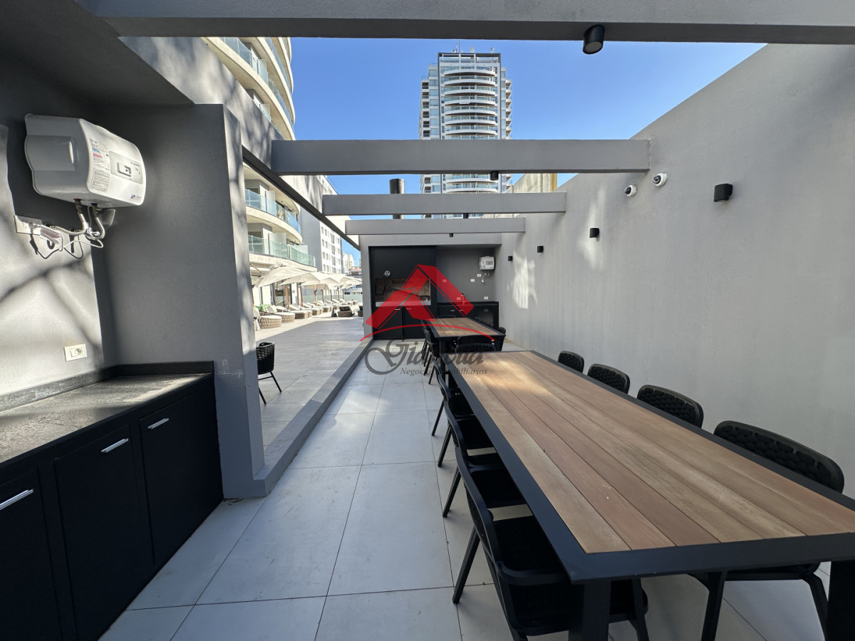 Apartamento ID.2221 - Apartamento de 2 dormitorios en venta, Playa Brava, Punta del Este