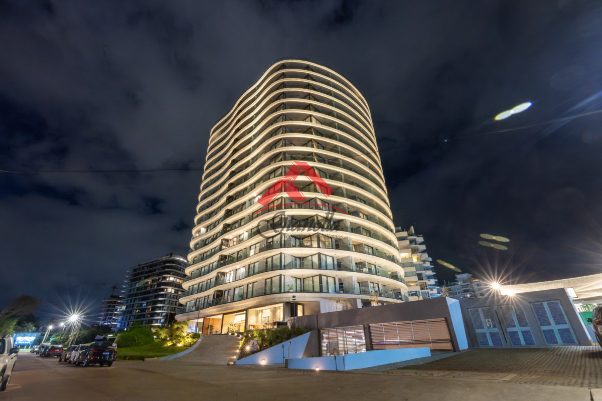 Apartamento ID.2221 - Apartamento de 2 dormitorios en venta, Playa Brava, Punta del Este