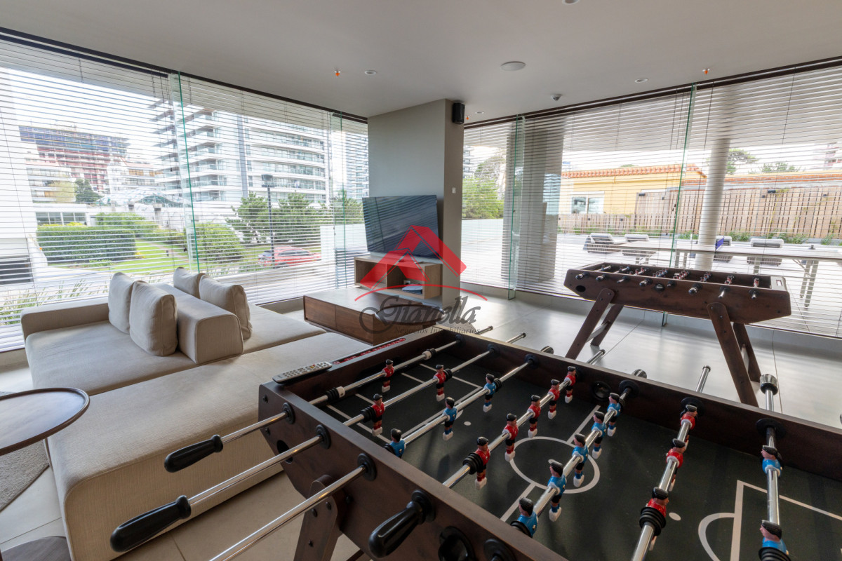 Apartamento ID.2221 - Apartamento de 2 dormitorios en venta, Playa Brava, Punta del Este