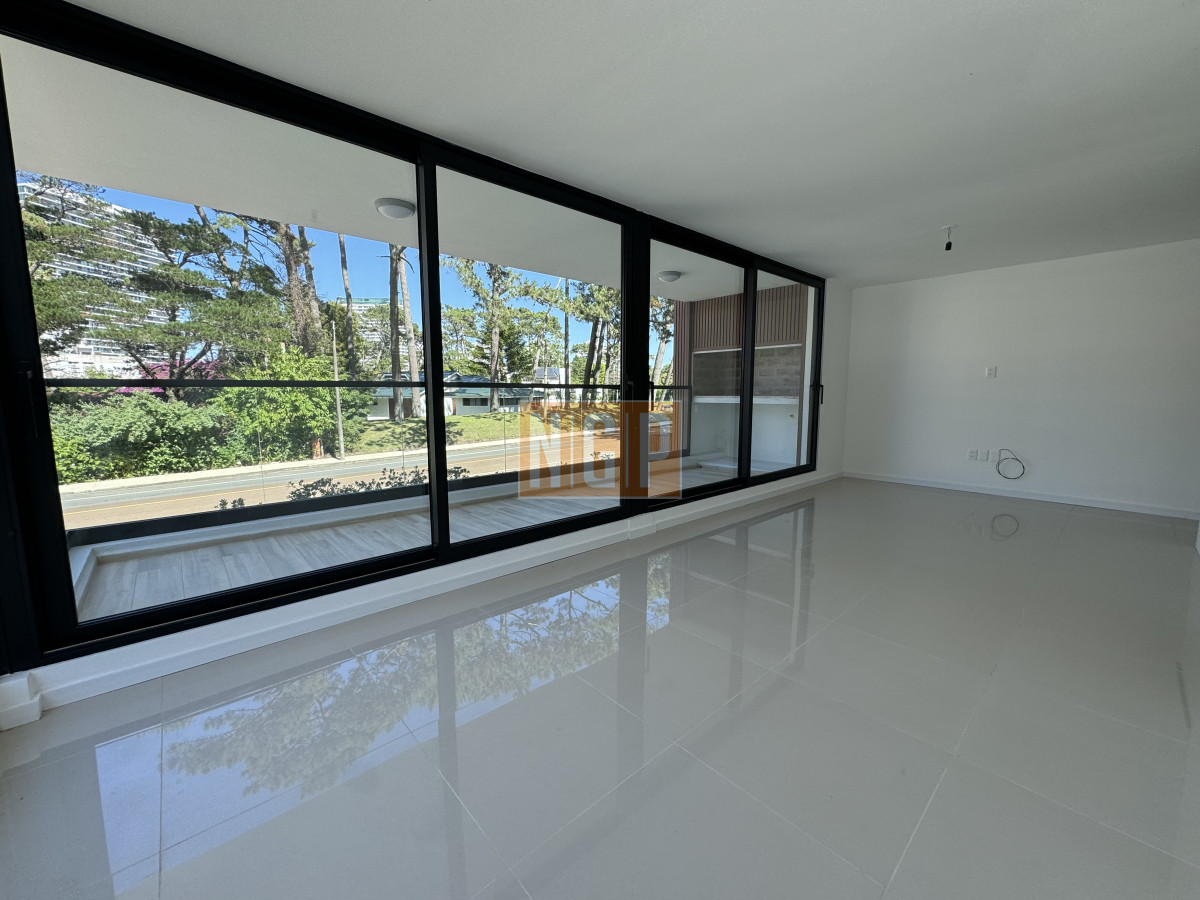 Apartamento en venta en Playa Mansa, 3 dormitorios, Punta del Este - NGP29469A