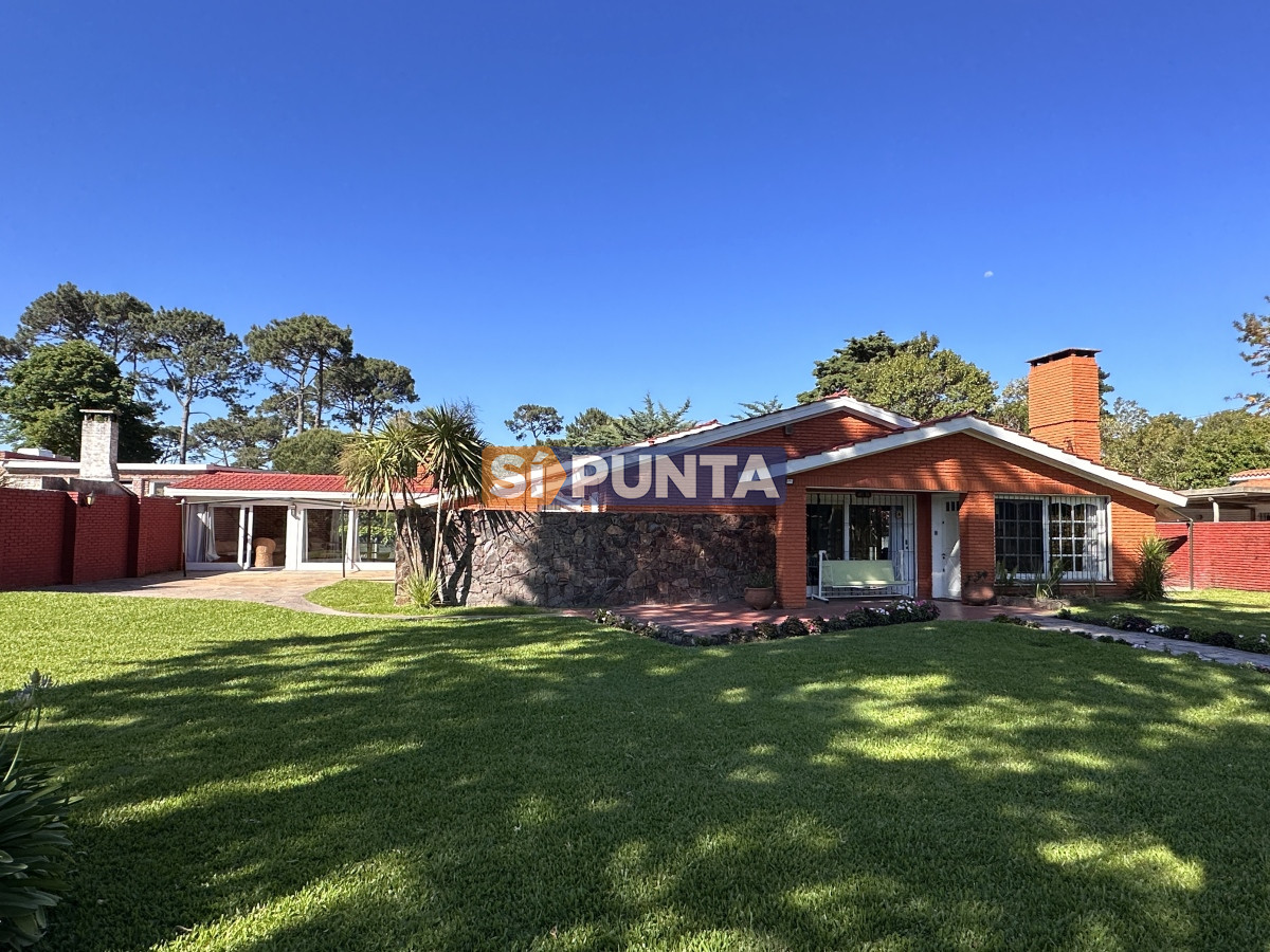 punta del este casa en venta de 3 dormitorios en barrio cantegril - spt6326c