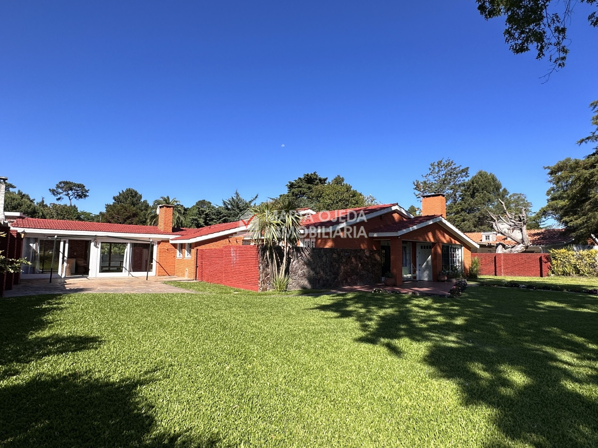 Casa ID.40120 - Punta del Este casa en venta de 3 dormitorios en Barrio Cantegril