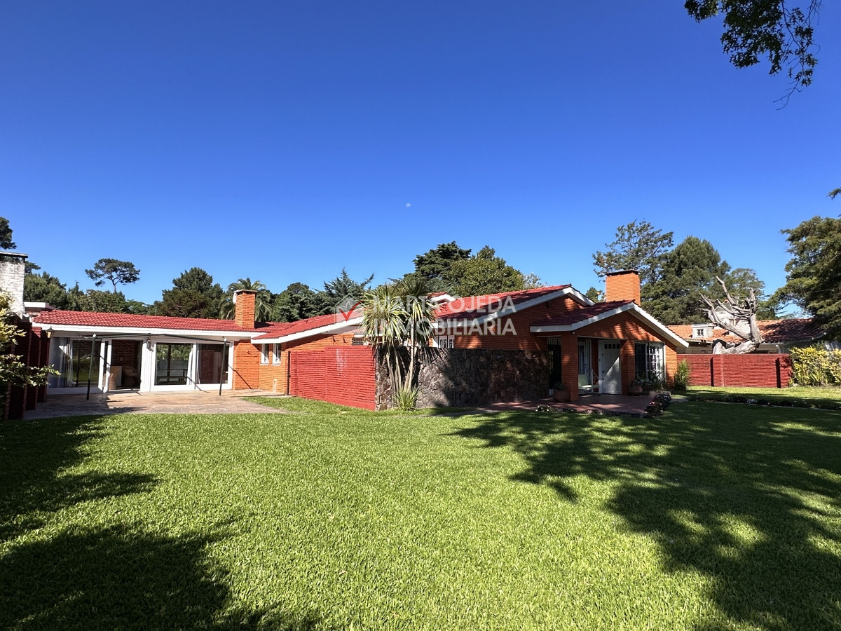 Casa ID.40120 - Punta del Este casa en venta de 3 dormitorios en Barrio Cantegril