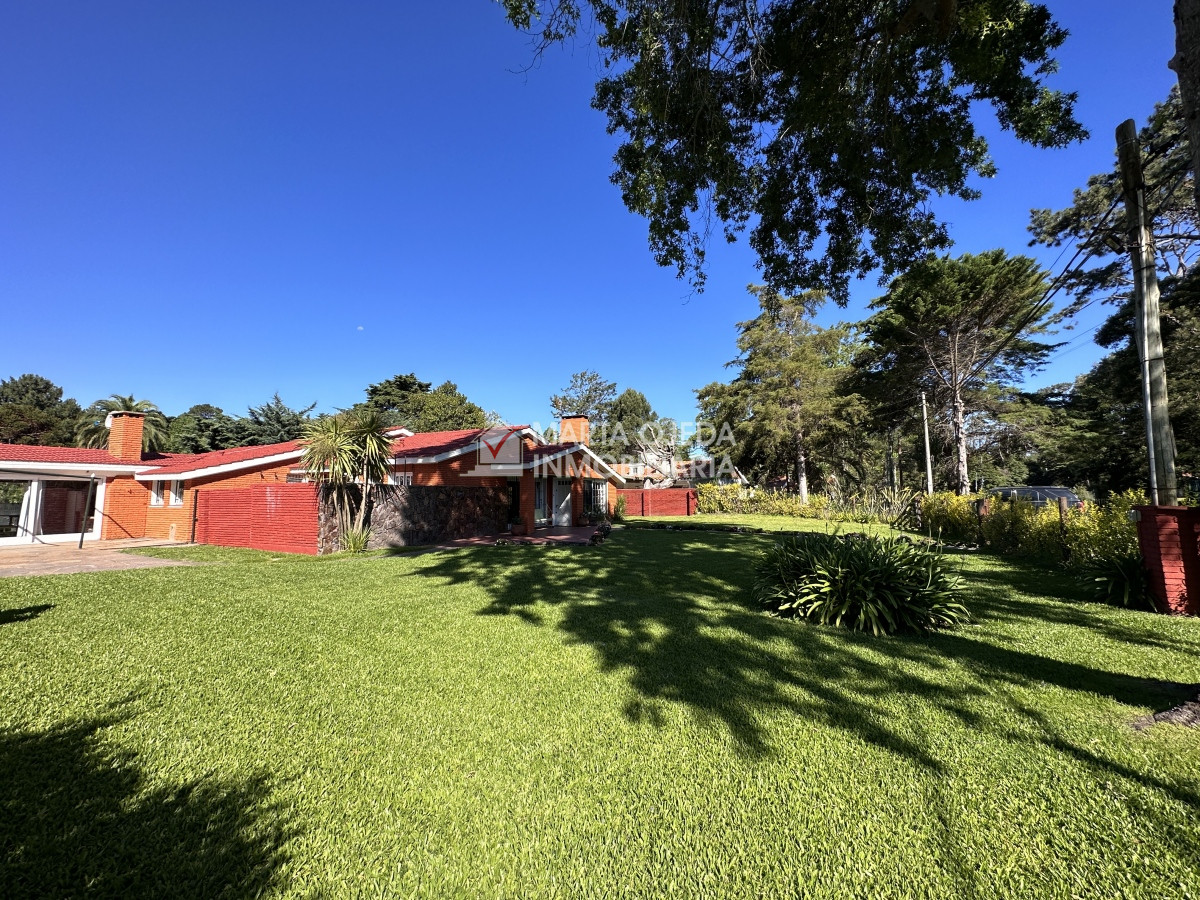 Casa ID.40120 - Punta del Este casa en venta de 3 dormitorios en Barrio Cantegril