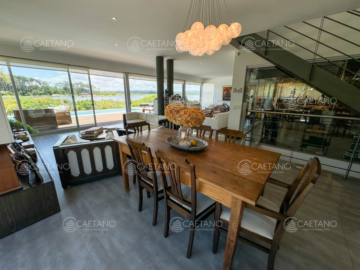 Casa en venta con 4 dormitorios frente a Laguna del Diario, Punta del Este, Maldonado - GoPunta - Portal Inmobiliario de Punta del Este - Maldonado