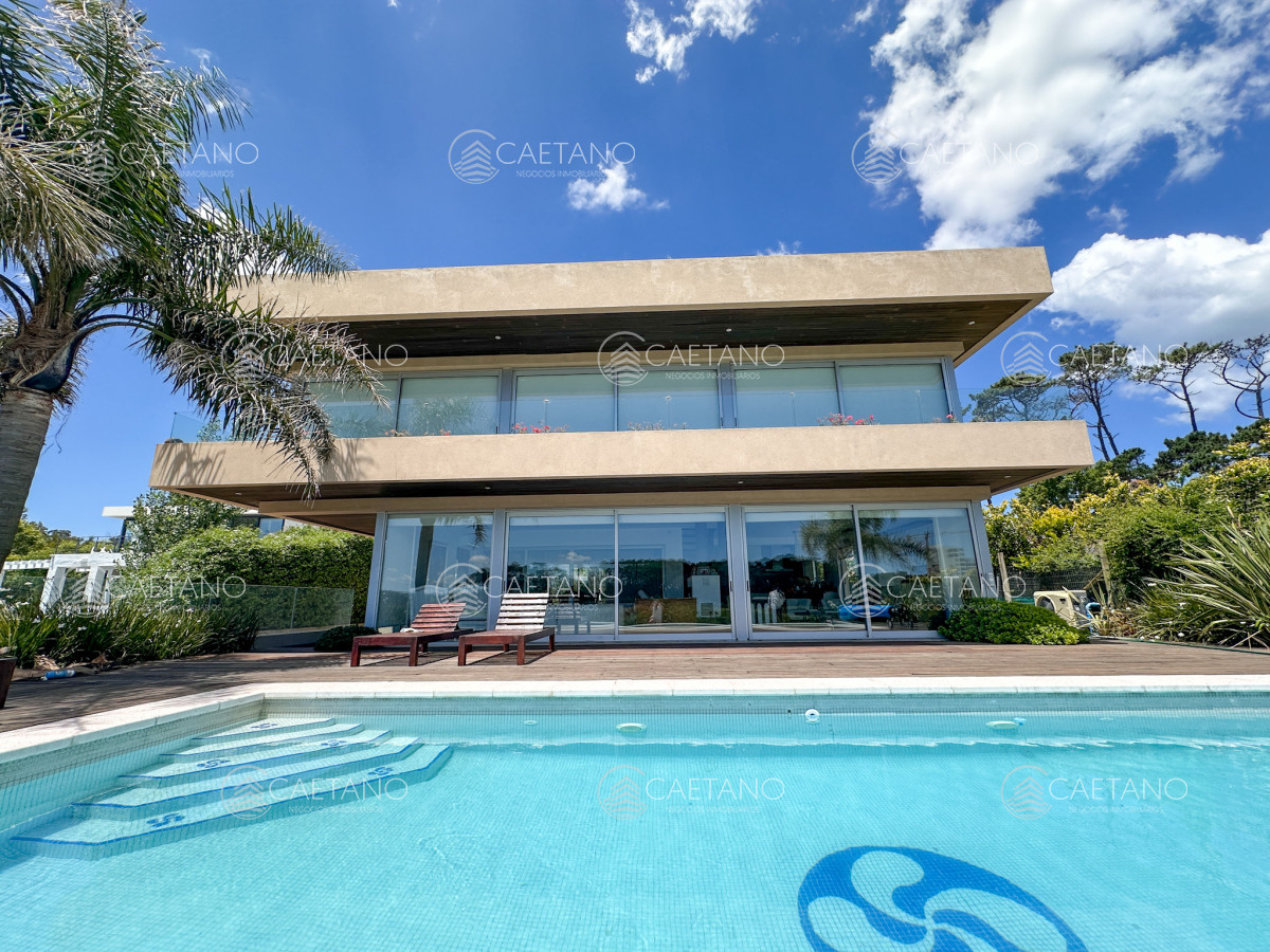 Casa en venta con 4 dormitorios frente a Laguna del Diario, Punta del Este, Maldonado - GoPunta - Portal Inmobiliario de Punta del Este - Maldonado