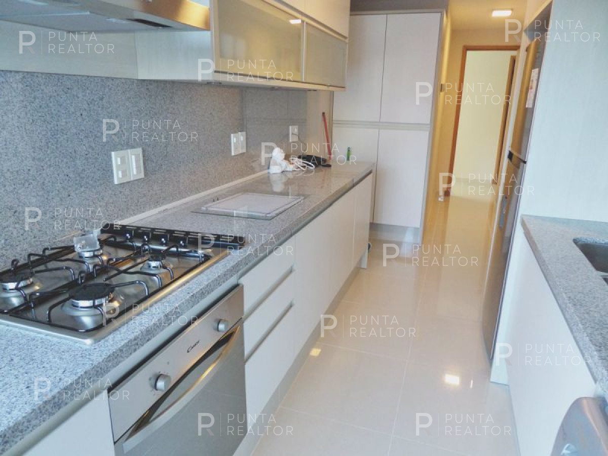 Apartamento ID.1038 - Apartamento en venta Playa Mansa 3 dormitorios