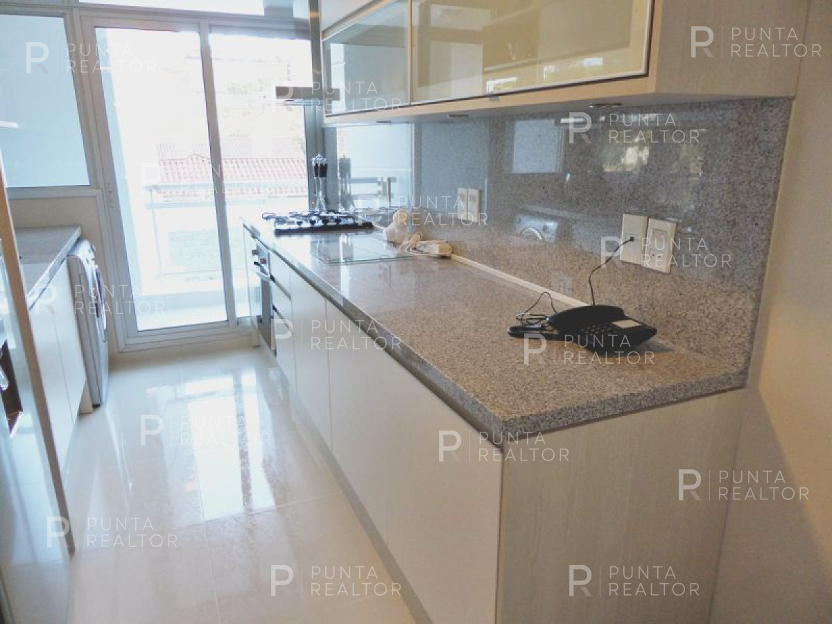 Apartamento ID.1038 - Apartamento en venta Playa Mansa 3 dormitorios